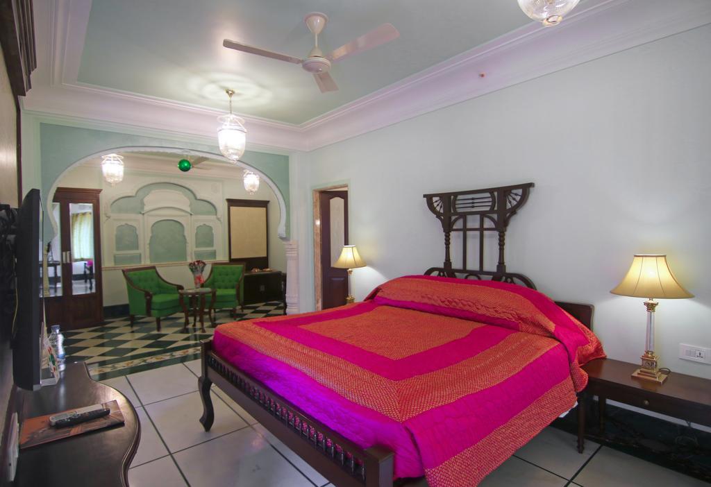 Suite: 20% off on session of Spa, 10% off on food & beverage services, 15 % off On Laundry