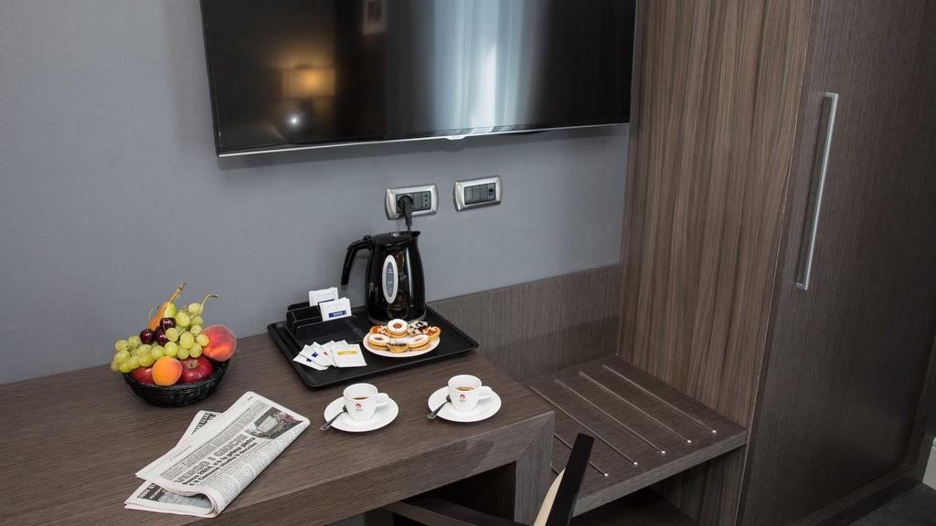 Small Double Room,397467783:JPEG