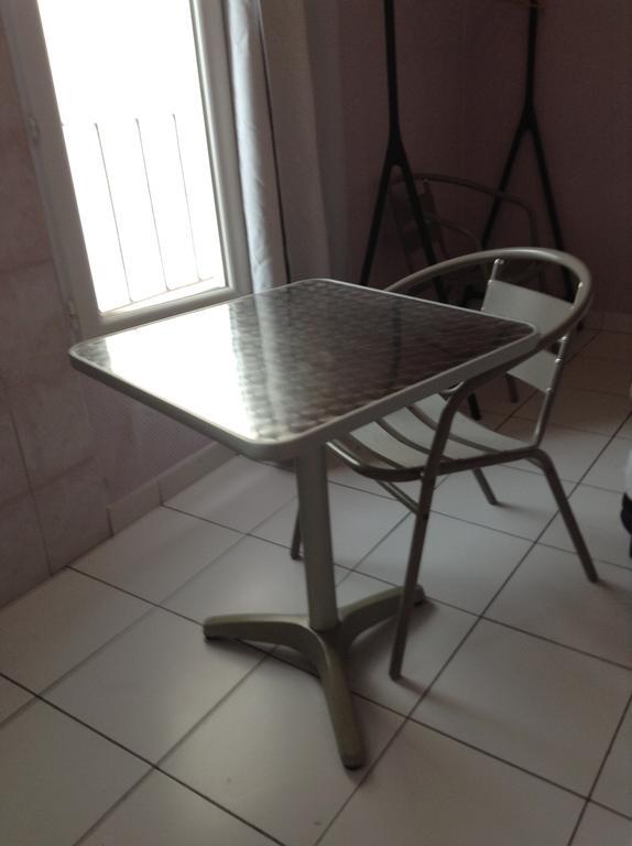 Quarto Individual com Banheiro Compartilhado