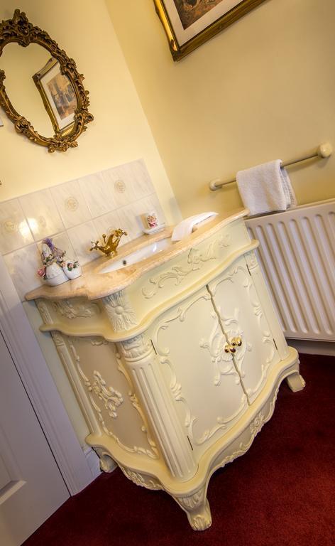 Double Room Private External Bathroom