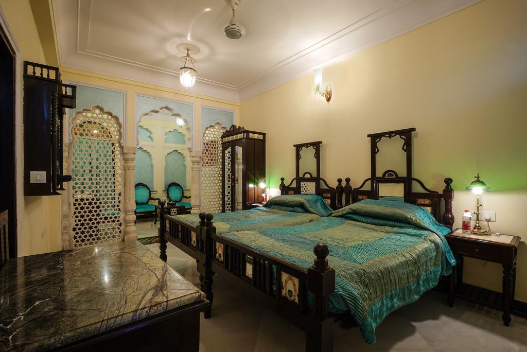 Deluxe Double Room: 20% off on session of Spa, 10% off on food & beverage services, 15 % off On Laundry
