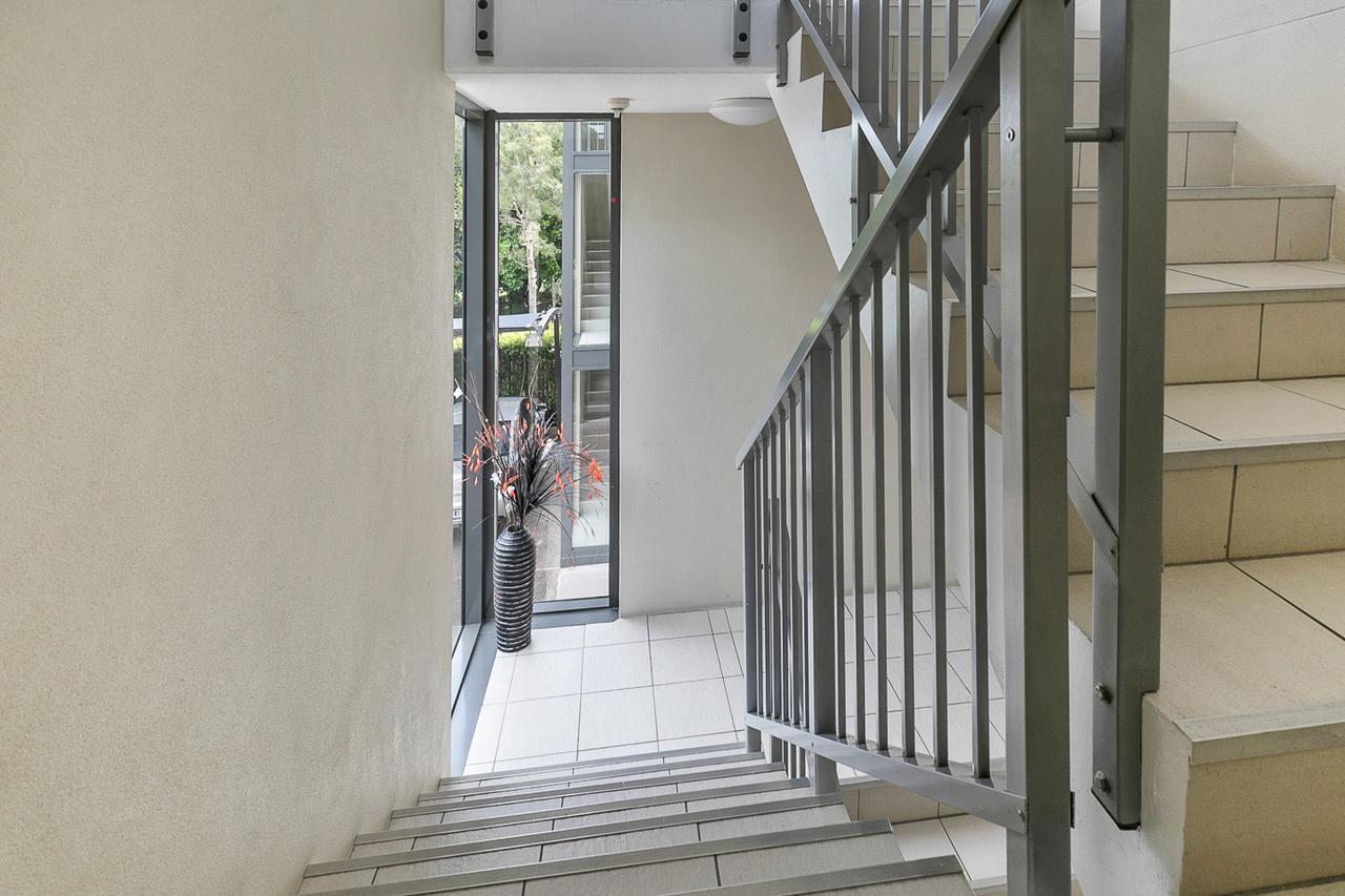 Two-Bedroom Apartment Pool View – stair access only,509953350:JPEG
