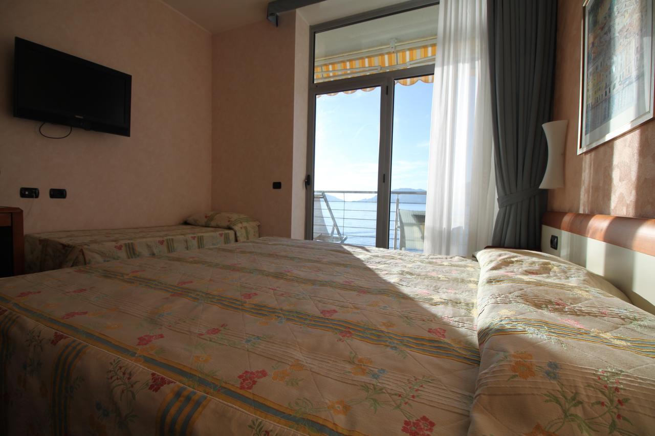 Camera Tripla con Vista Mare