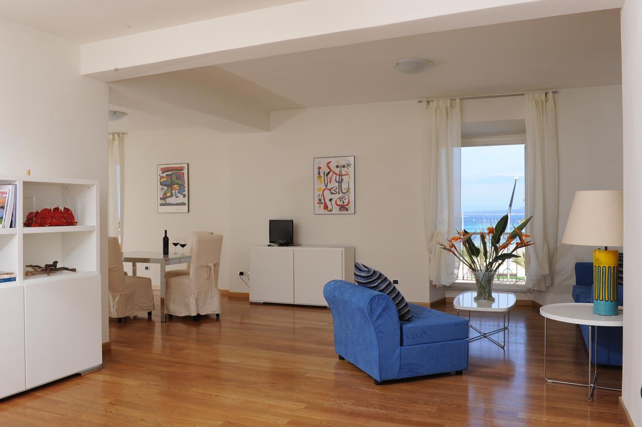 Due Camere Comunicanti con Vista Mare