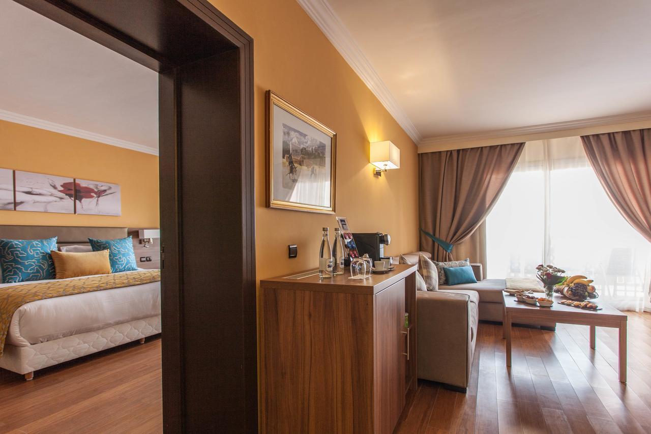 Prestige Suite Jaccuzi Two Double Rooms With Pool View,535699221:JPEG