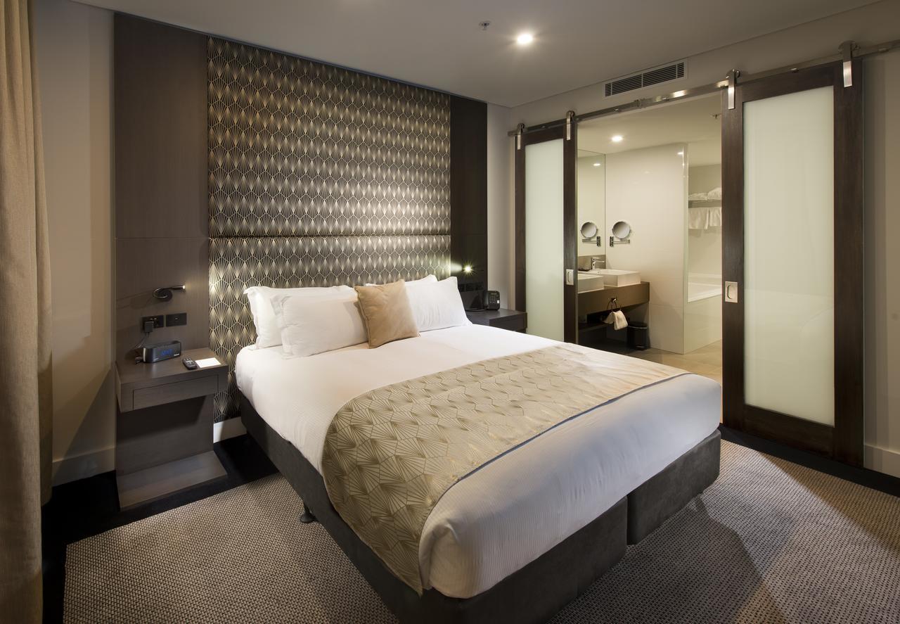 Junior King Suite Lounge Access