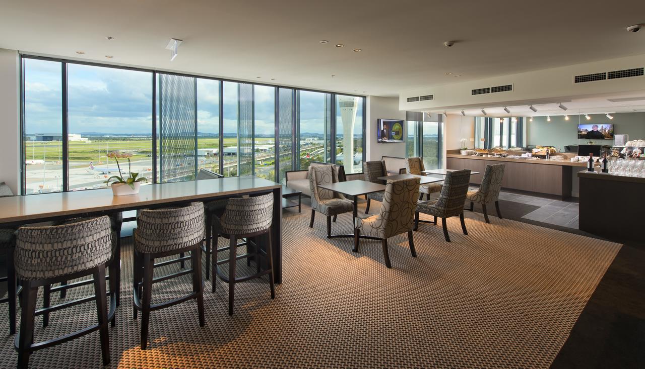 Deluxe Executive King Room Lounge Access