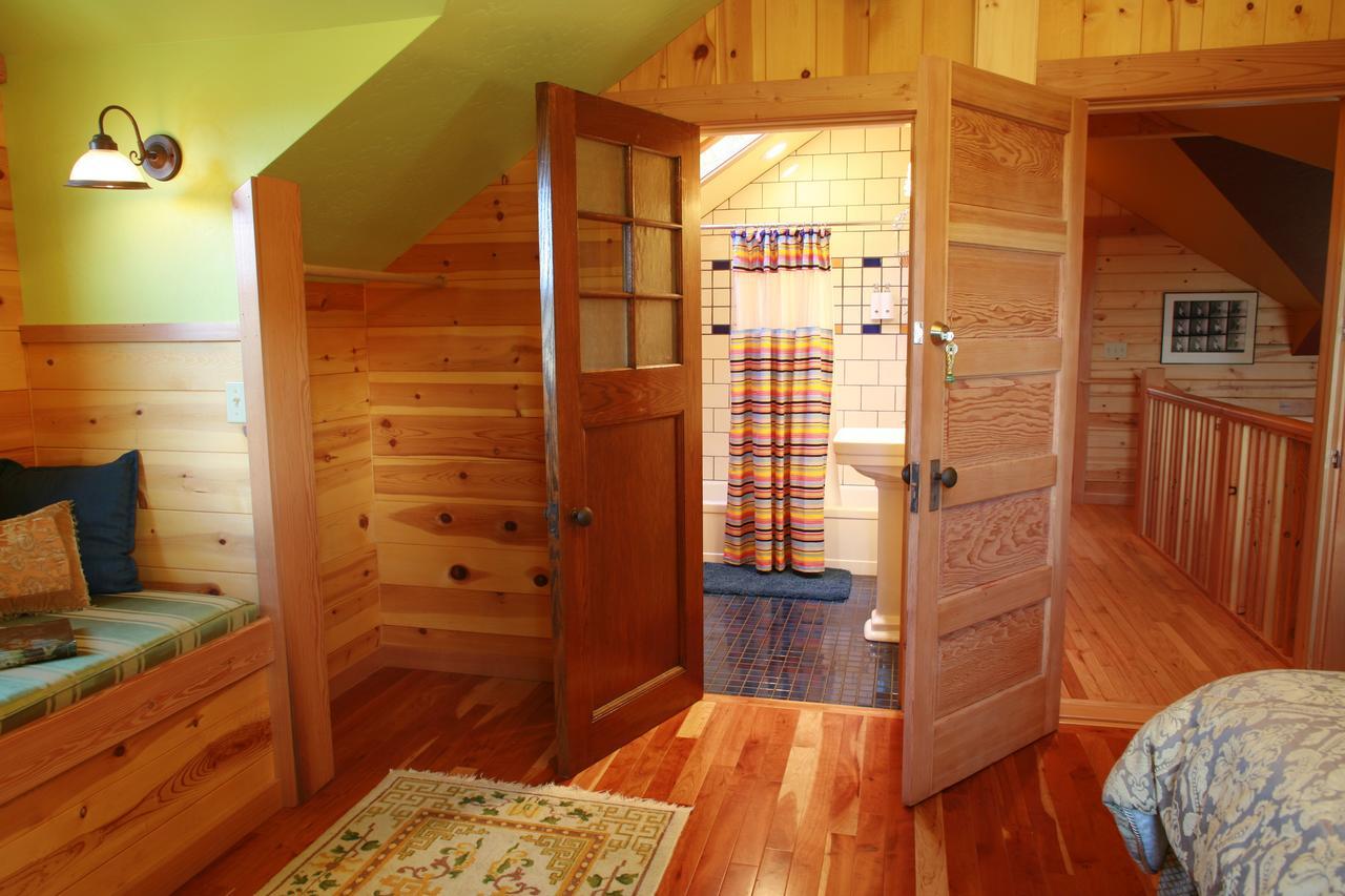 Queen Room