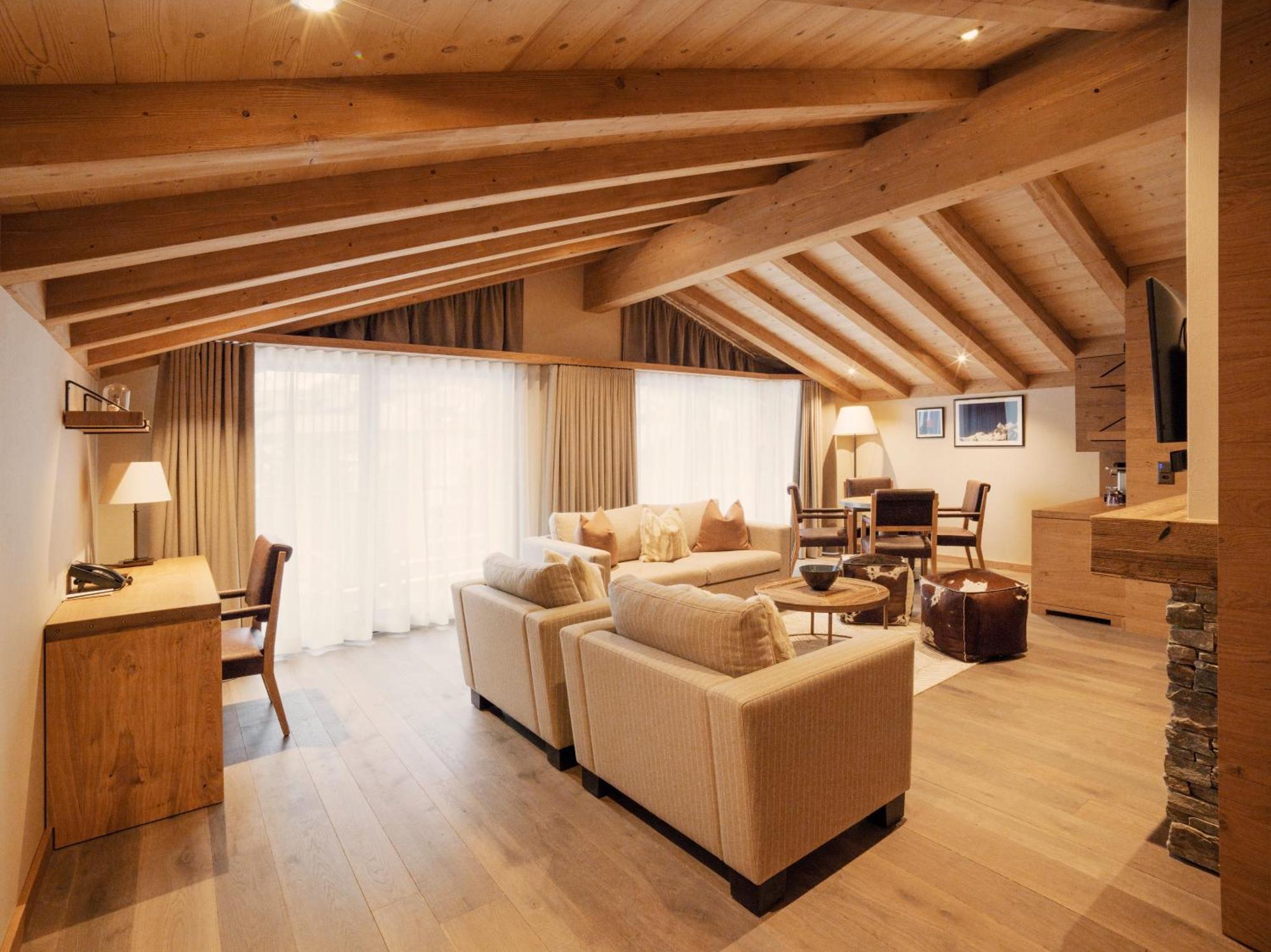 Penthouse Suite,558141483:JPEG