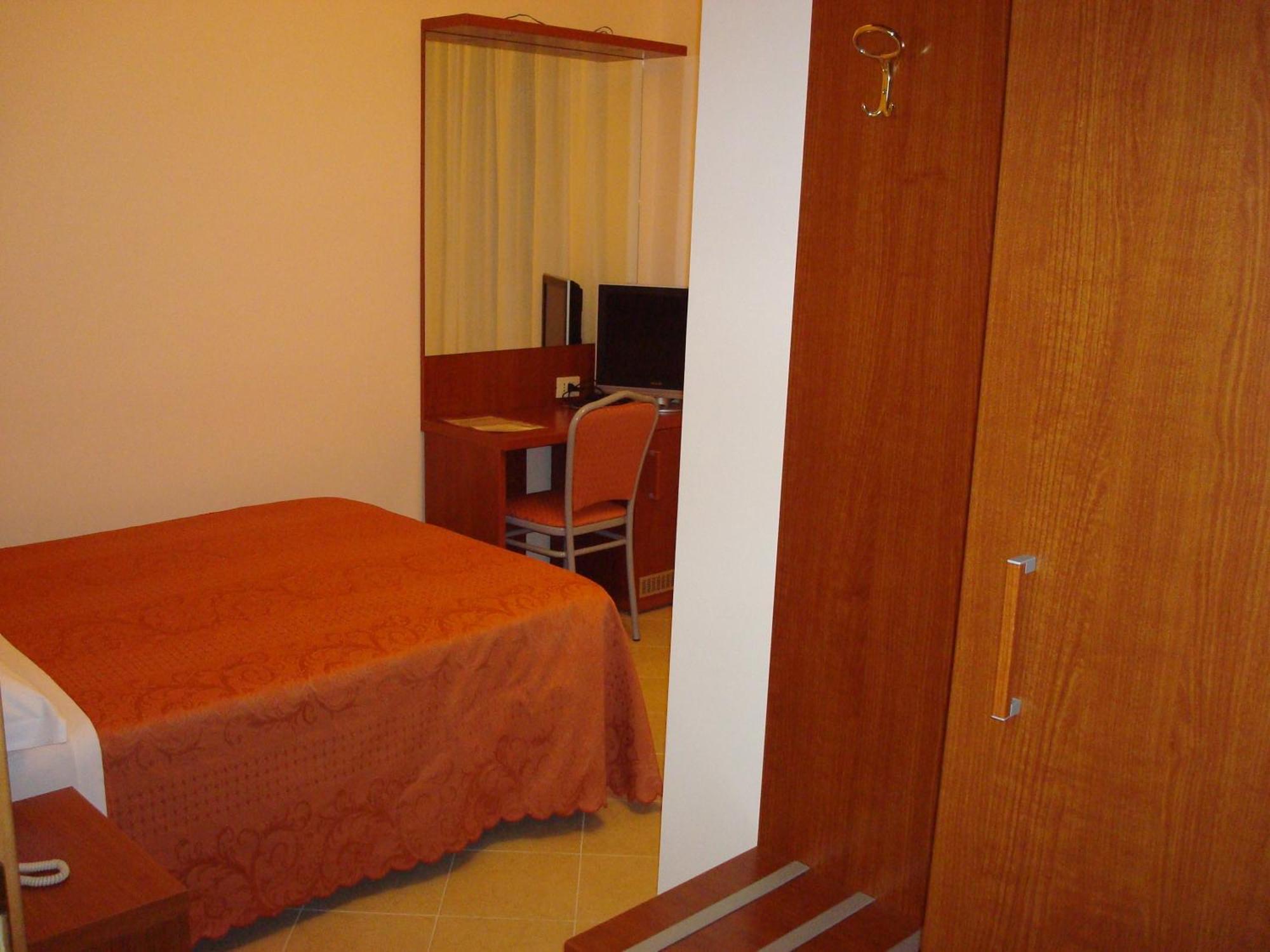 Double Room (1 Adult),958225540:JPEG