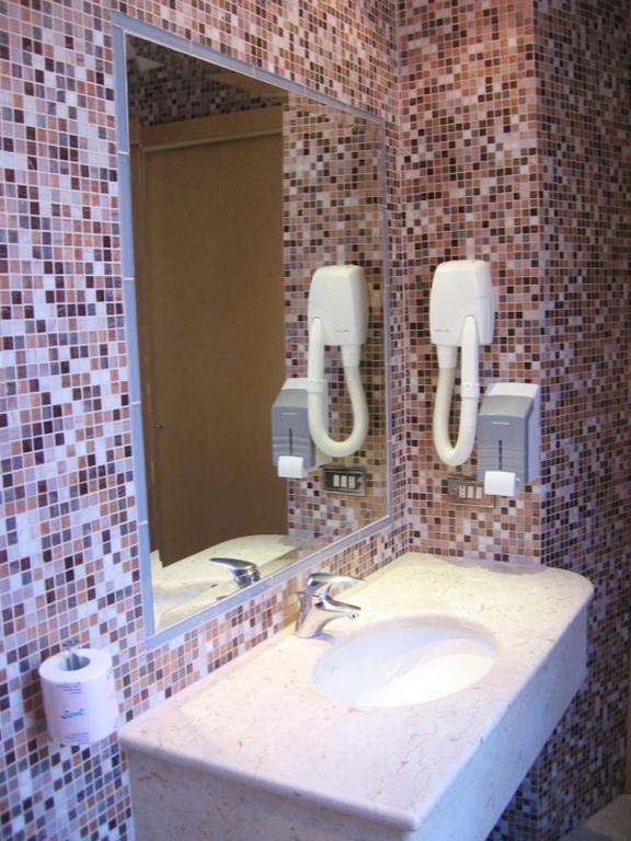 Double or Twin Room,670424121:JPEG