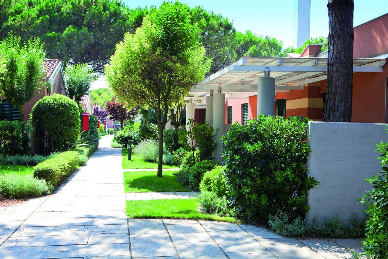 Bungalow,933401071:JPEG