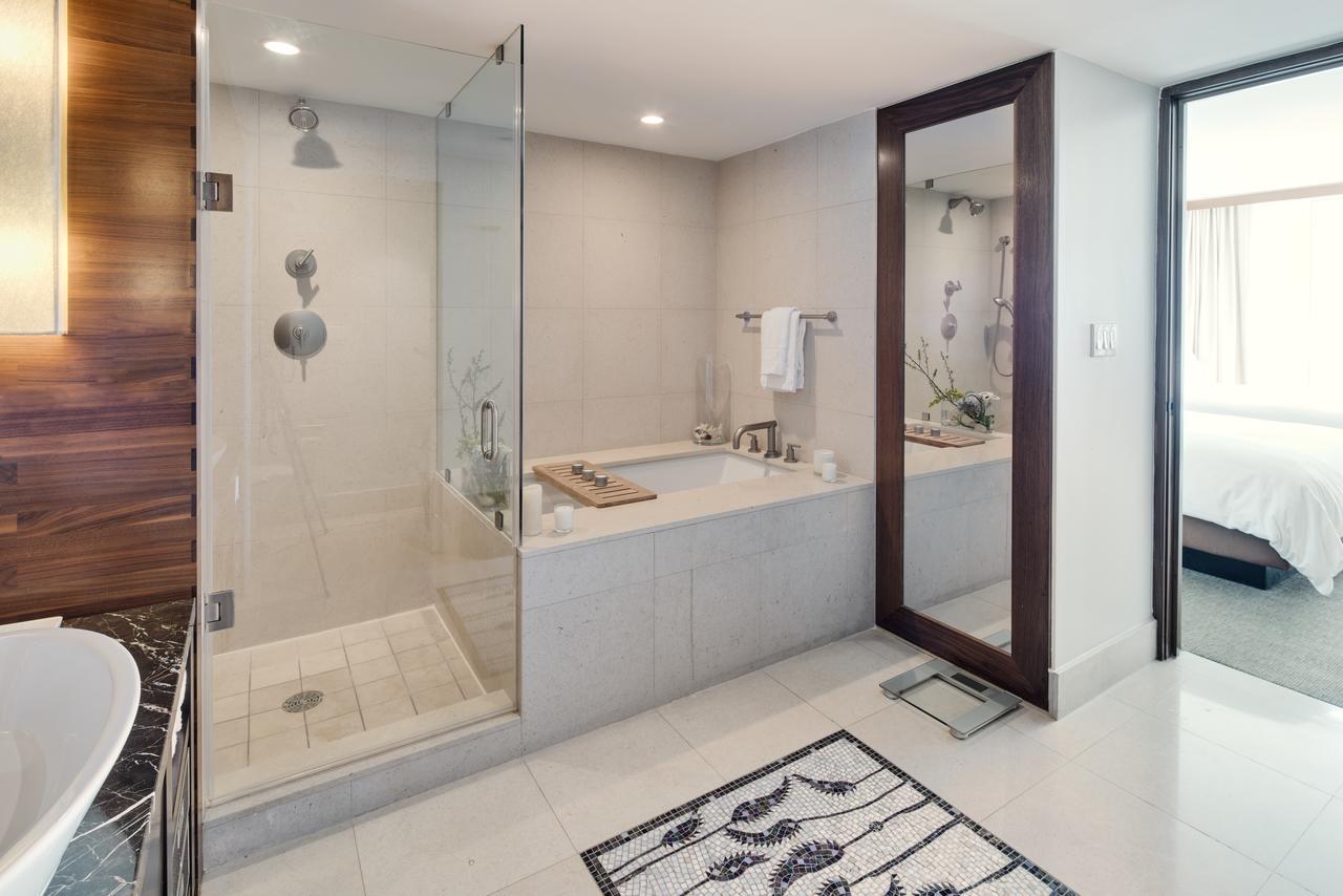 One-Bedroom Apartment King Bed City View
