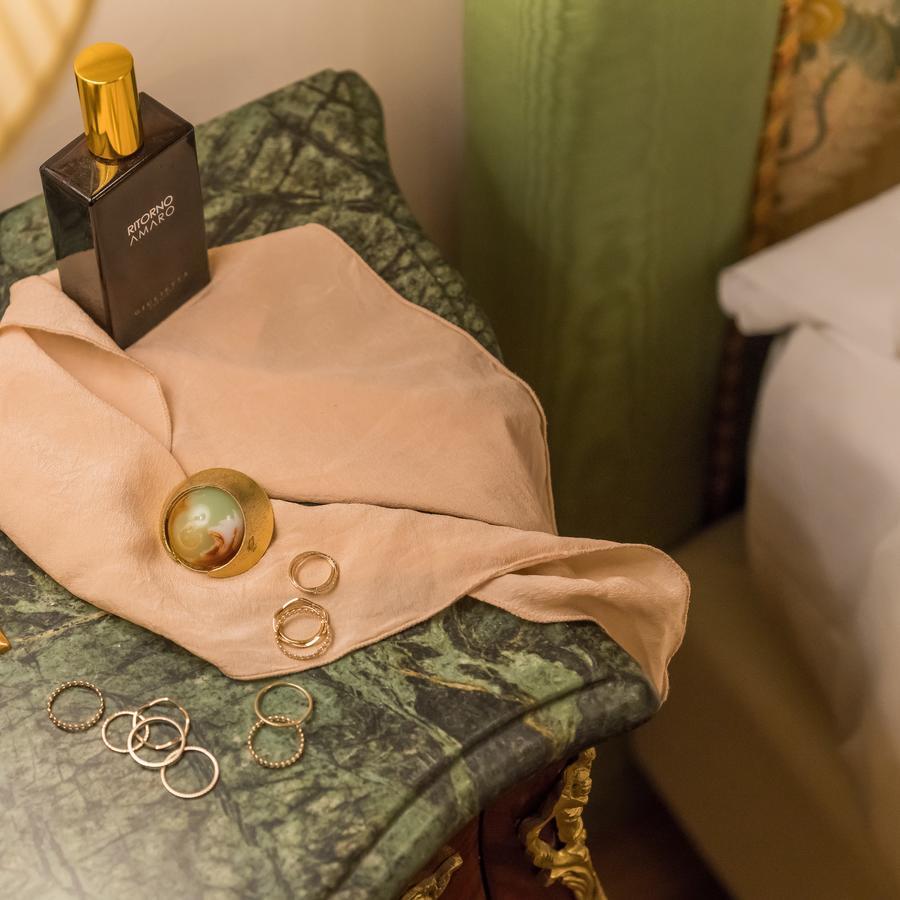 Quarto Clássico com Cama de Casal ou 2 de Solteiro