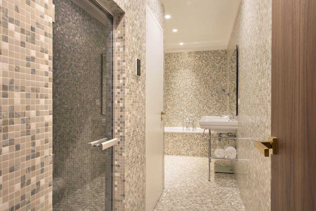 Camera su 2 Livelli con Hammam Privato e Accesso Privato al Centro Fitness