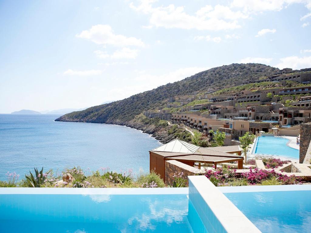 Chambre de Luxe avec Piscine Privée - Vue sur Mer