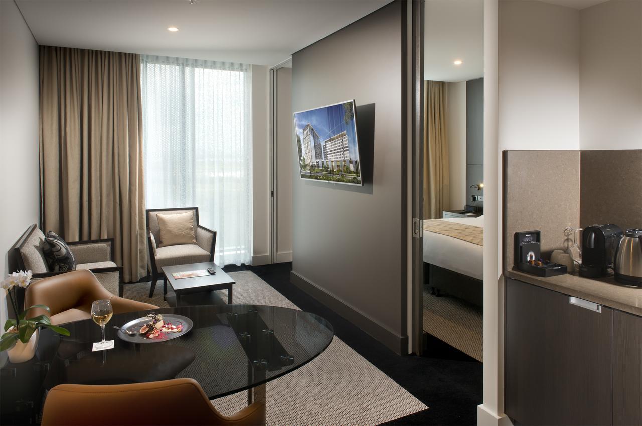 Junior King Suite Lounge Access