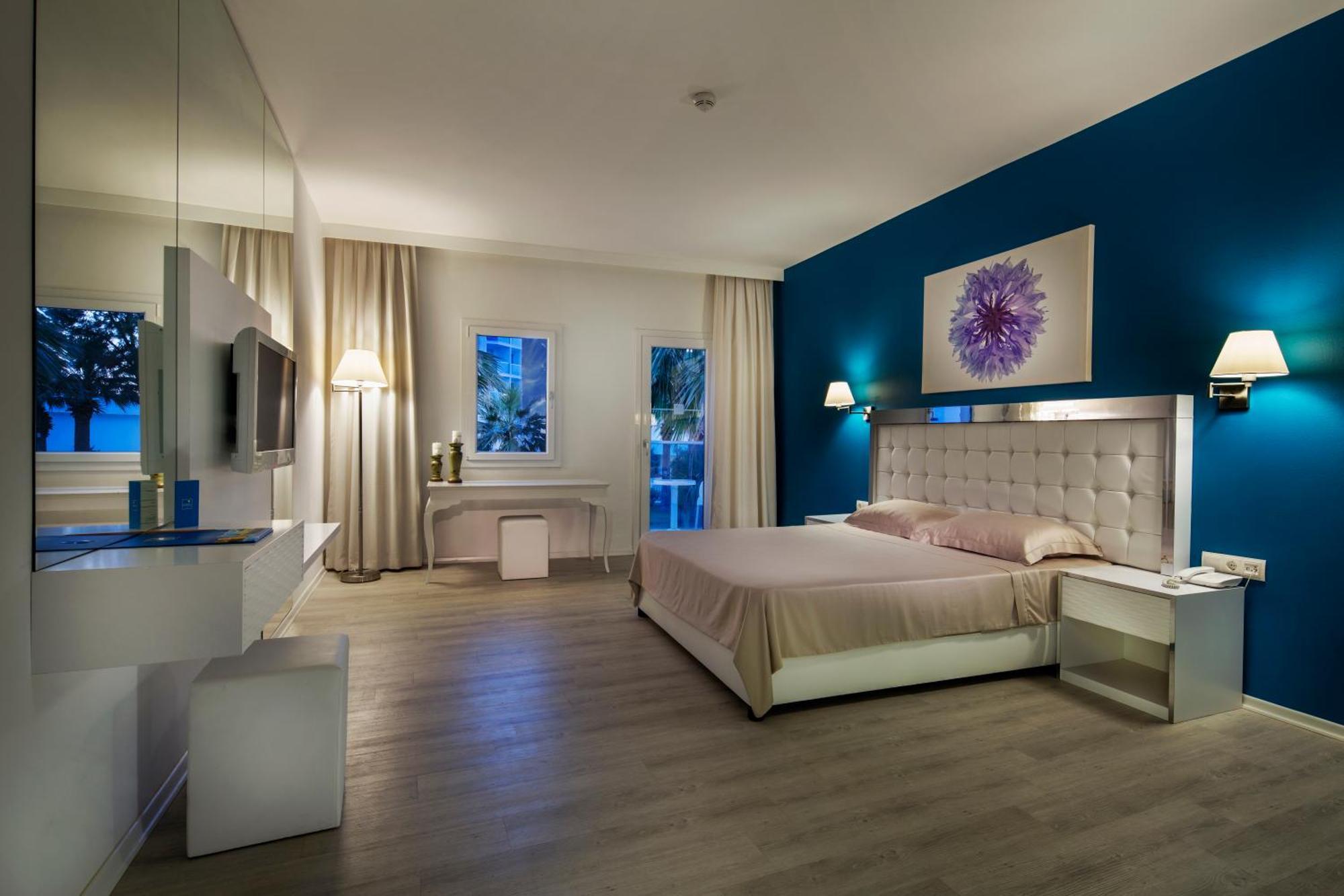 Suíte com cama King-size e terraço - 1 Quarto.