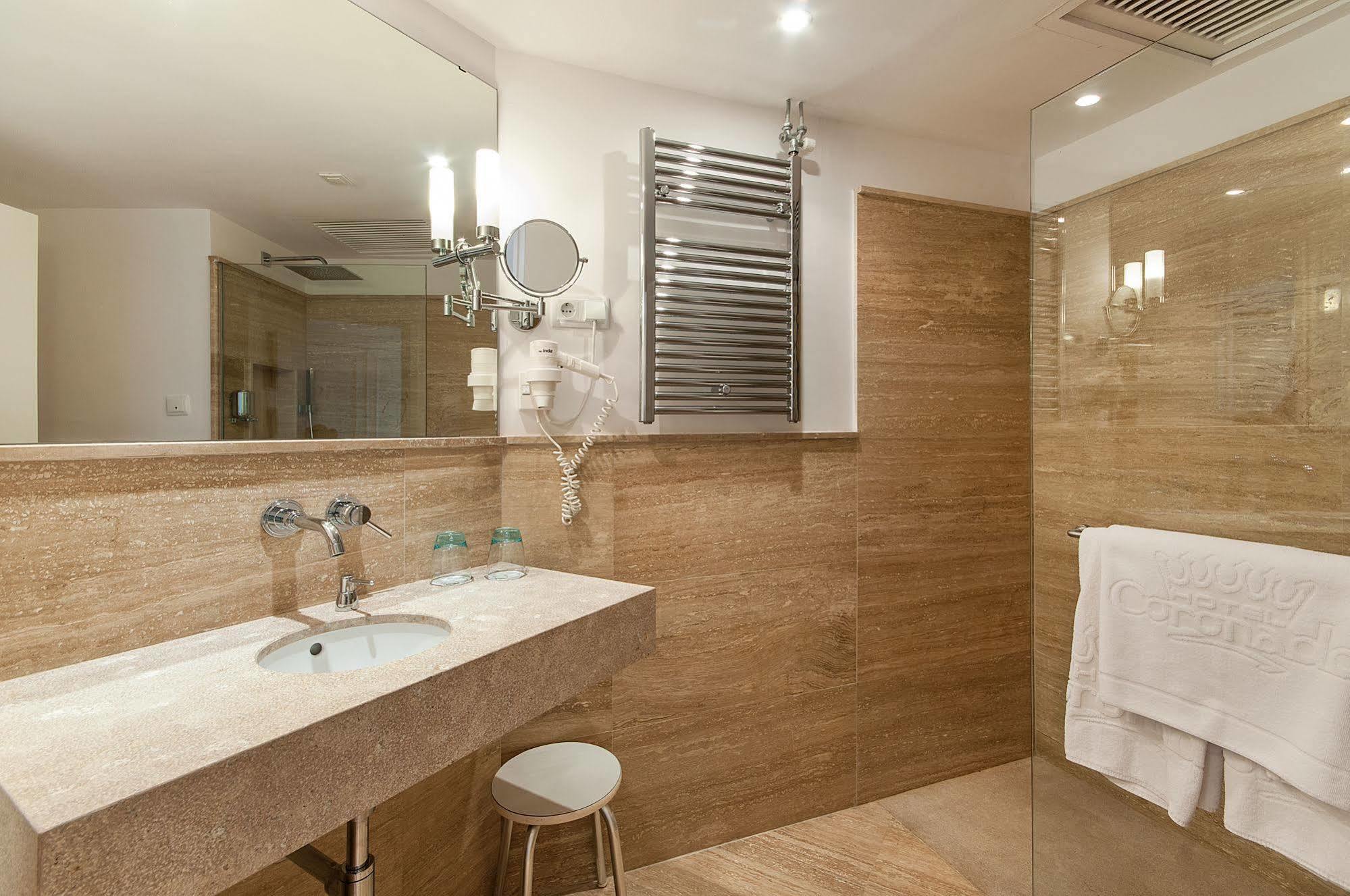 Junior Suite with Sea View and Balcony - Spa Access Included