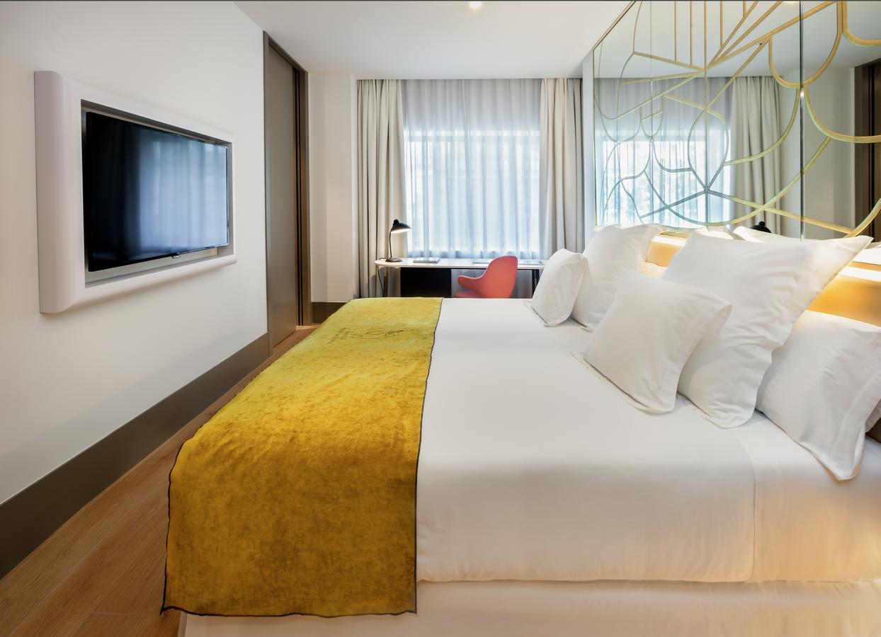 Suíte de 2 Quartos (3 Adultos + 1 Criança)