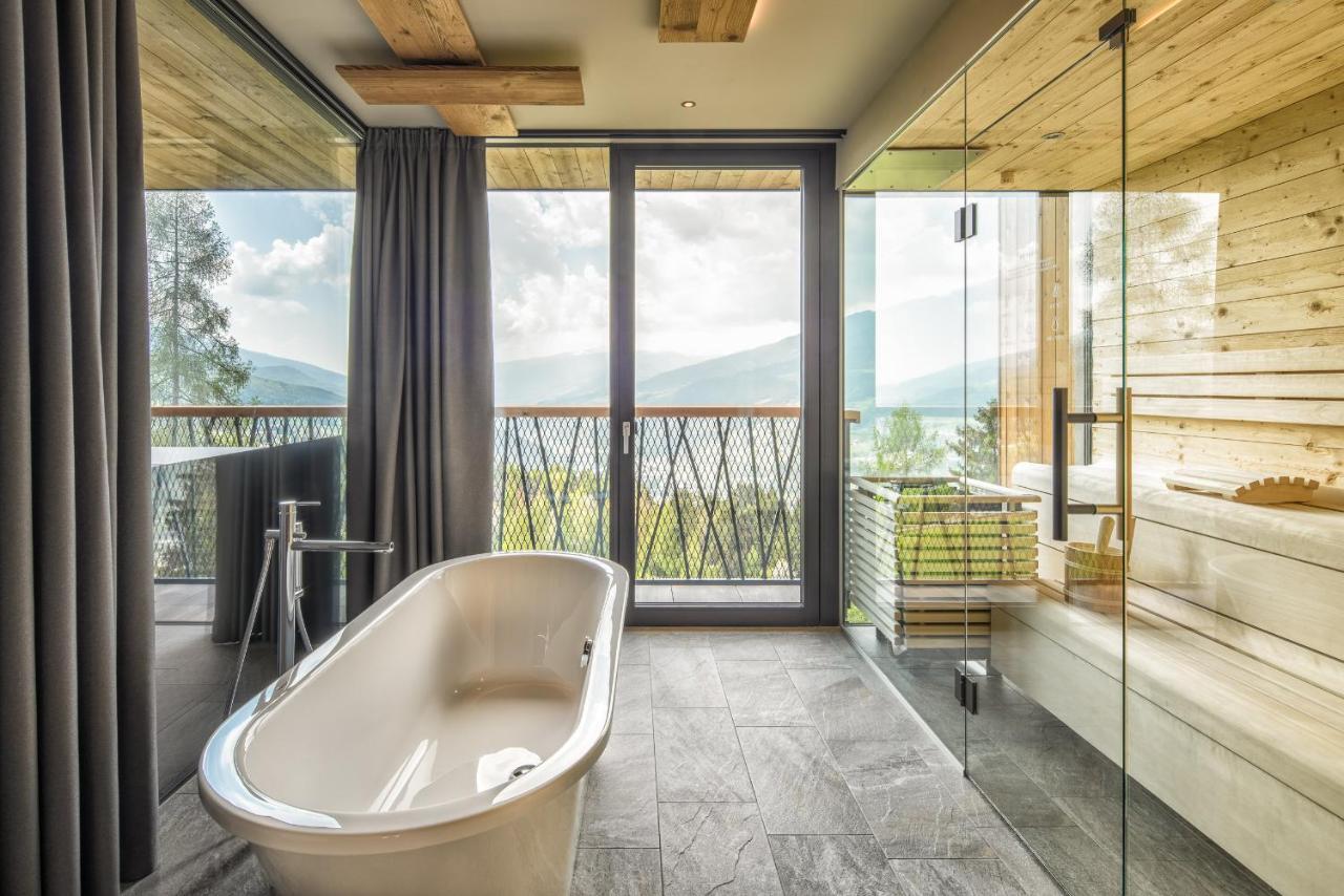 Deluxe Suite with Spa Bath