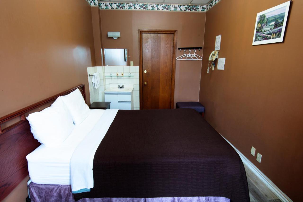Economy Room with Shared Bathroom