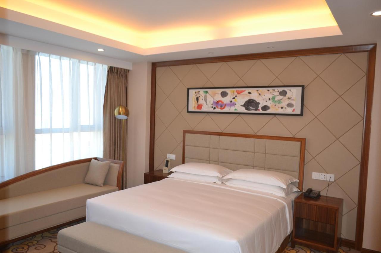 Deluxe Double Room Bath