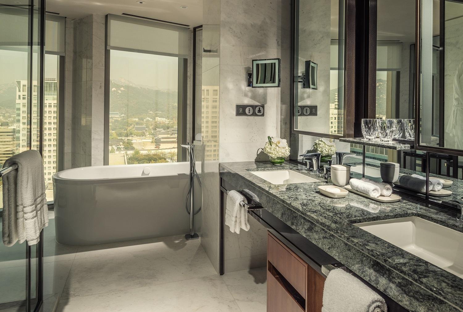 Executive King Suite with Palace View