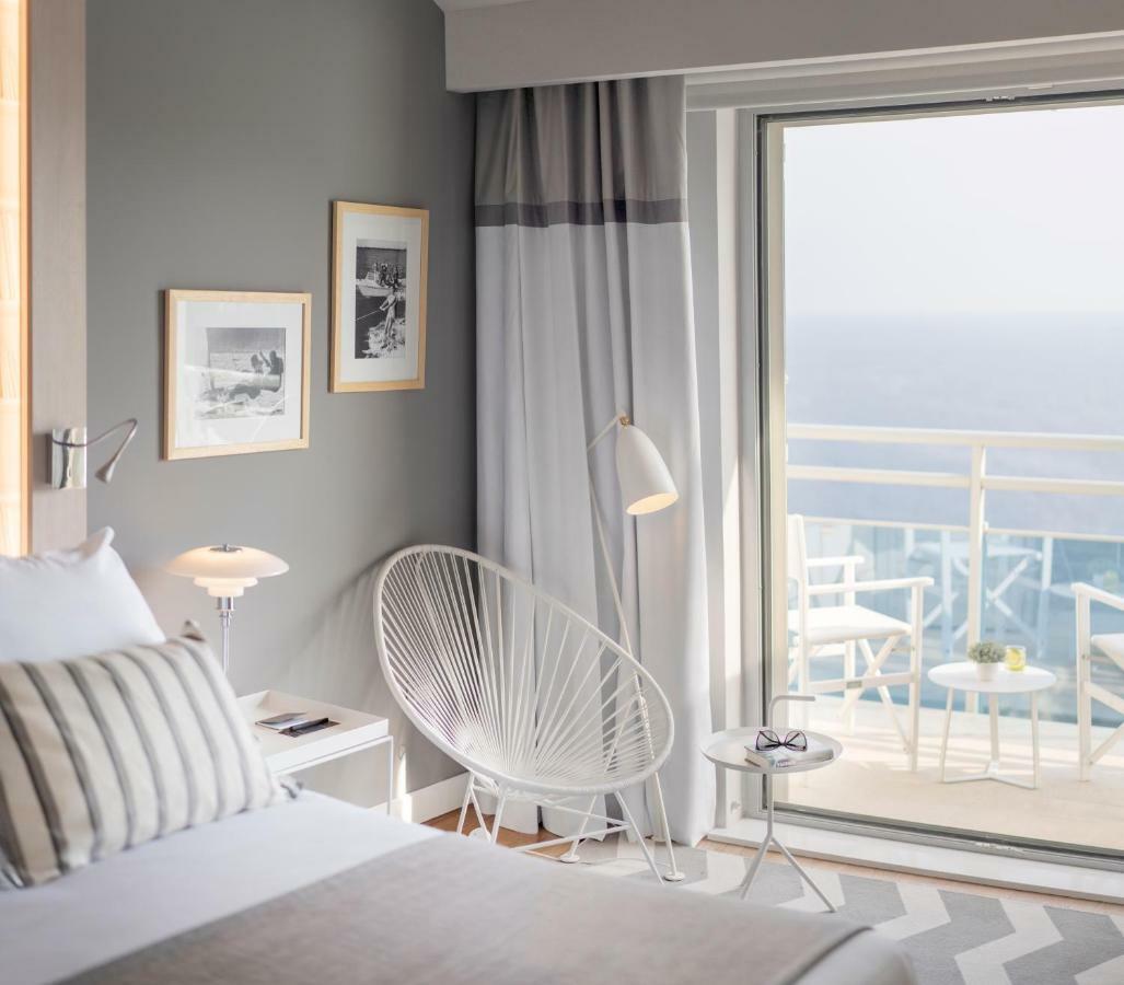 Quarto Duplo Superior com Varanda e Vista para o Mar