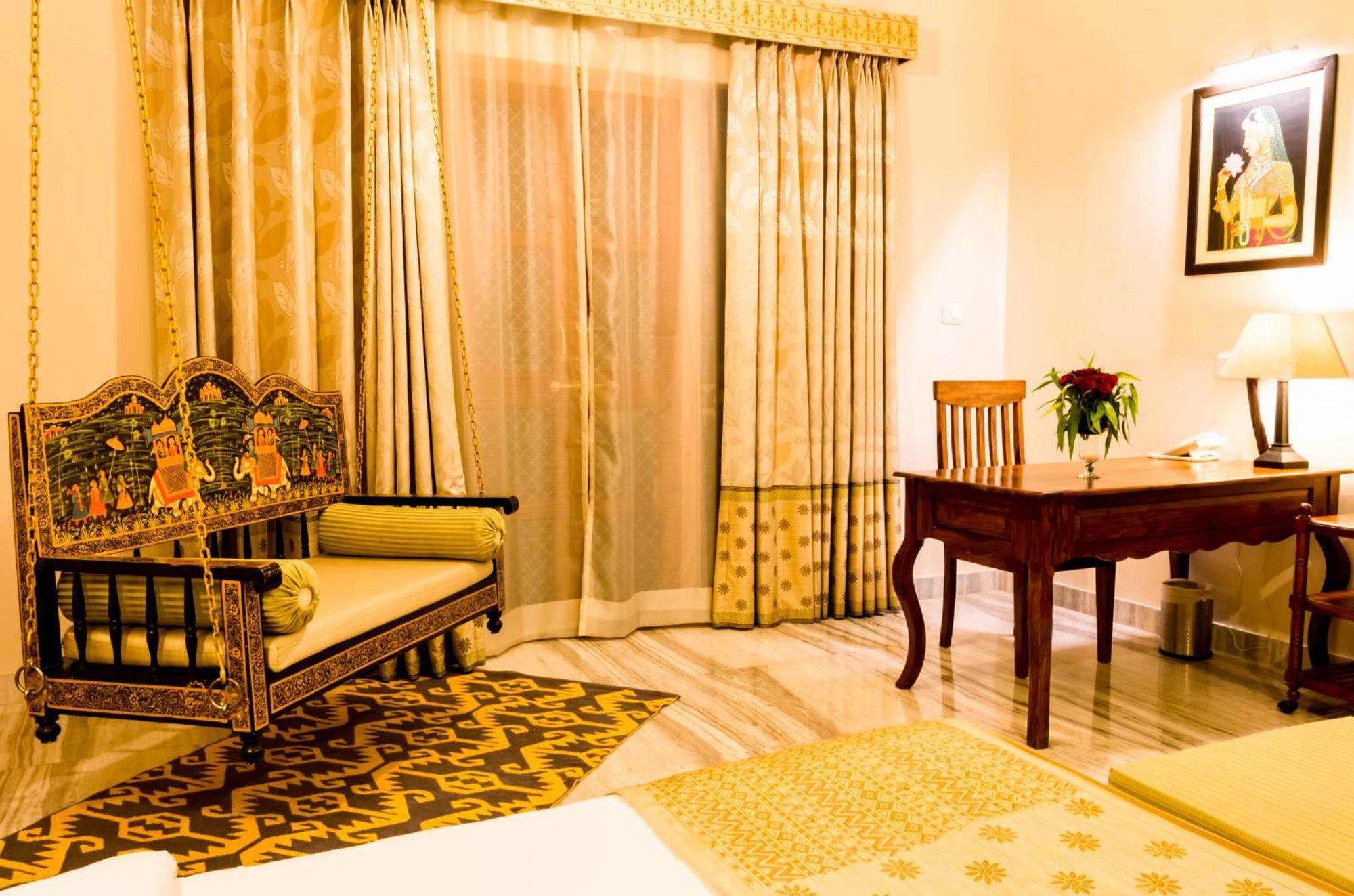 Superior King Room Sitout