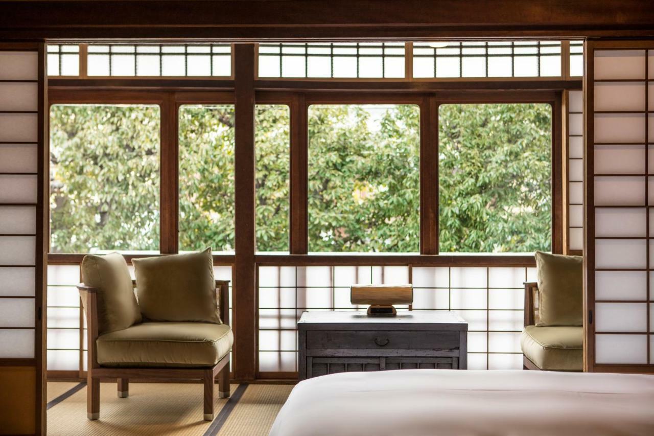 Deluxe Twin Room Mountain View Main