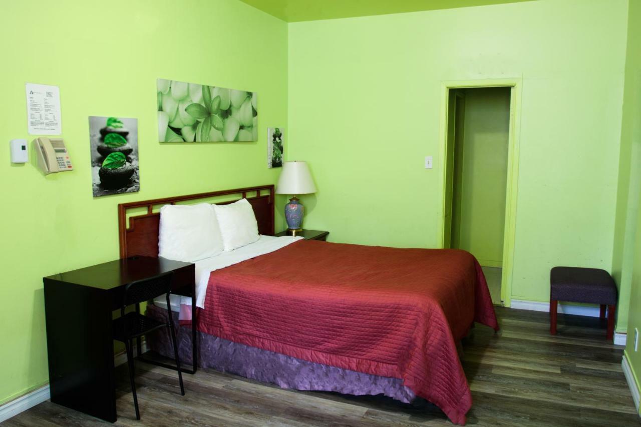 Economy Half Basement Queen Room