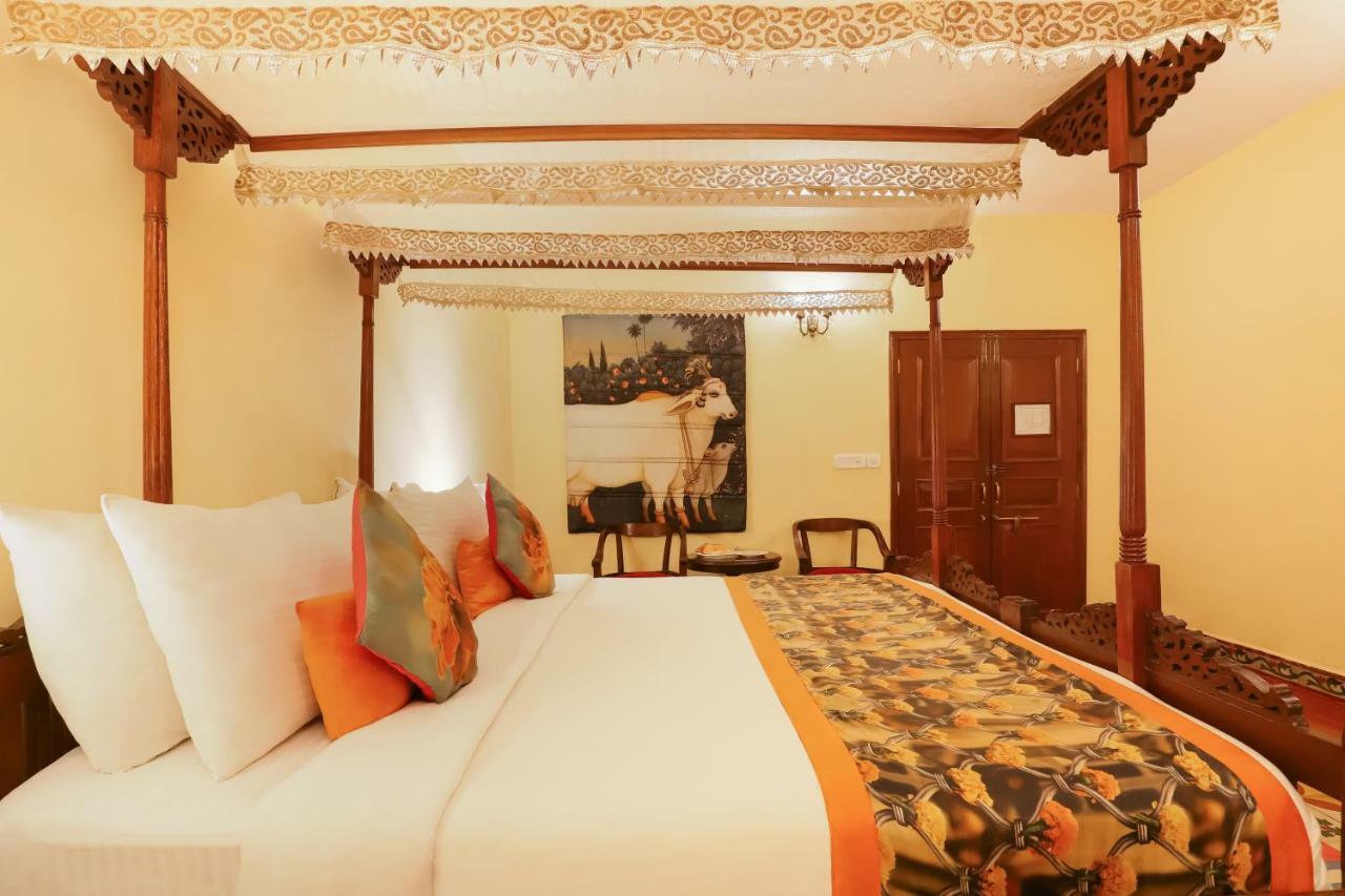 Deluxe Garden View Room on food beverages spa laundry
