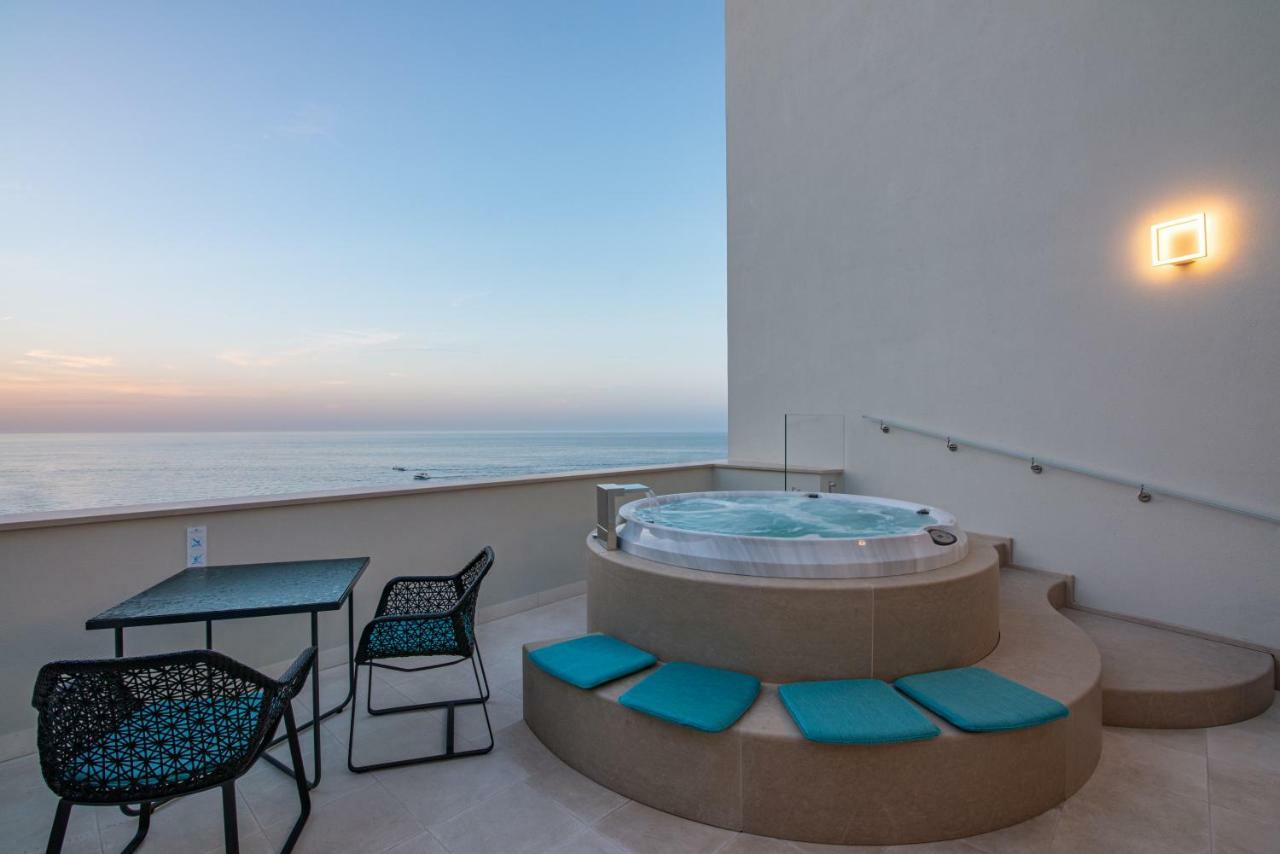 Suite 354 Sea View