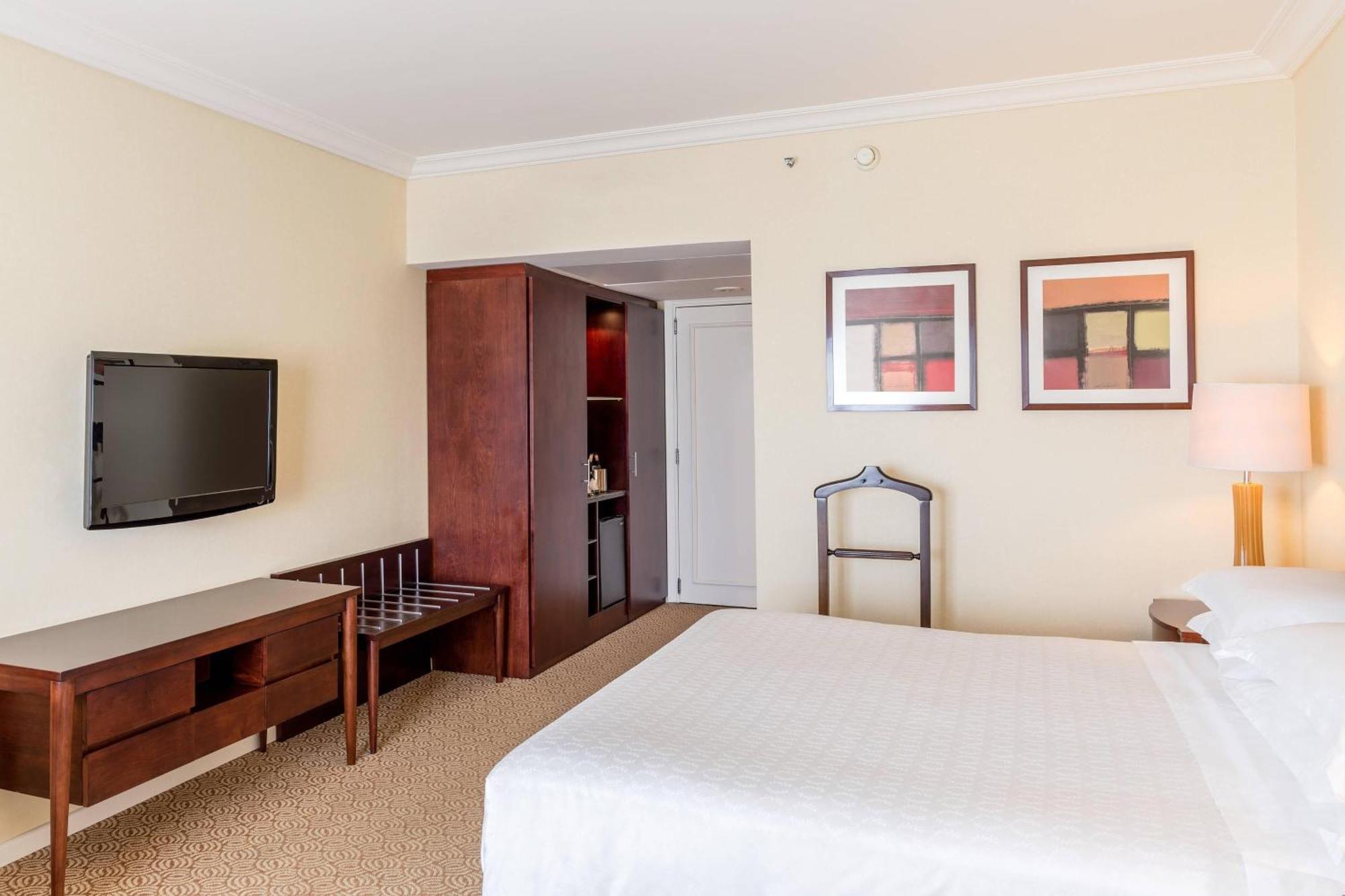 King Room - Club Lounge and Pool Access,1368381674:JPEG