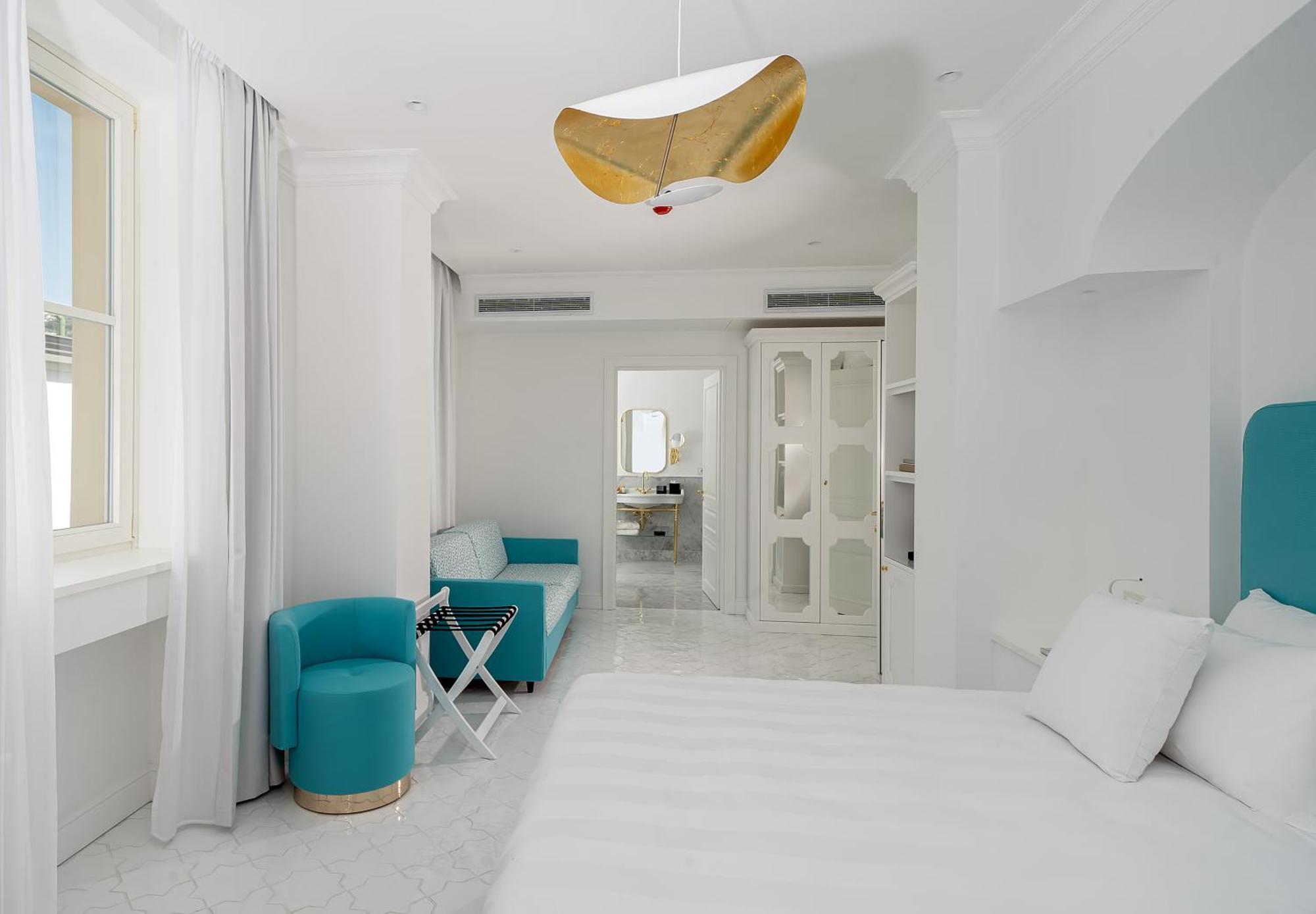 Junior Suite with Terrace & Sea View