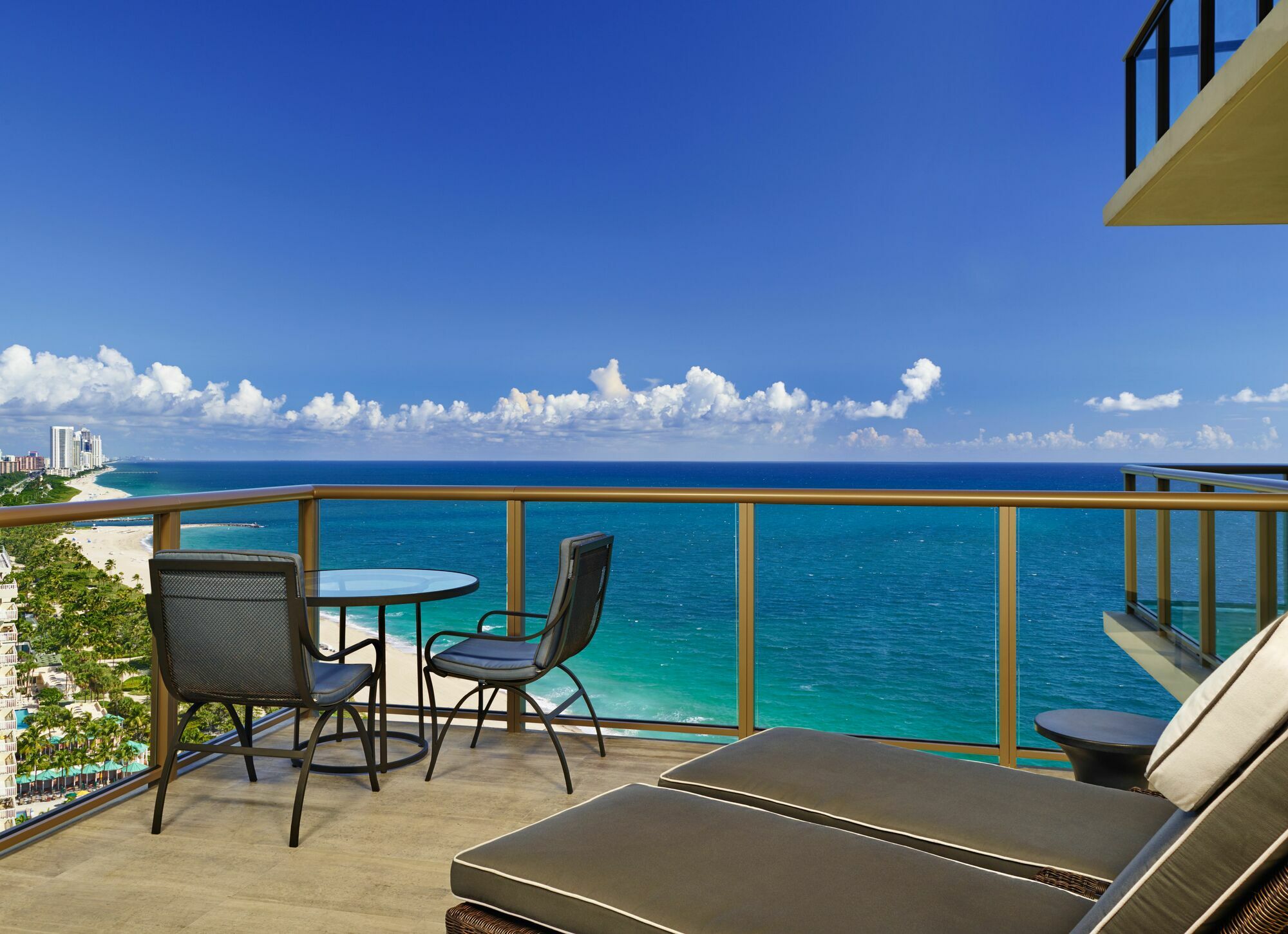 Astor Luxe Guest Room, 1 King, Oceanfront,1350890545:JPEG