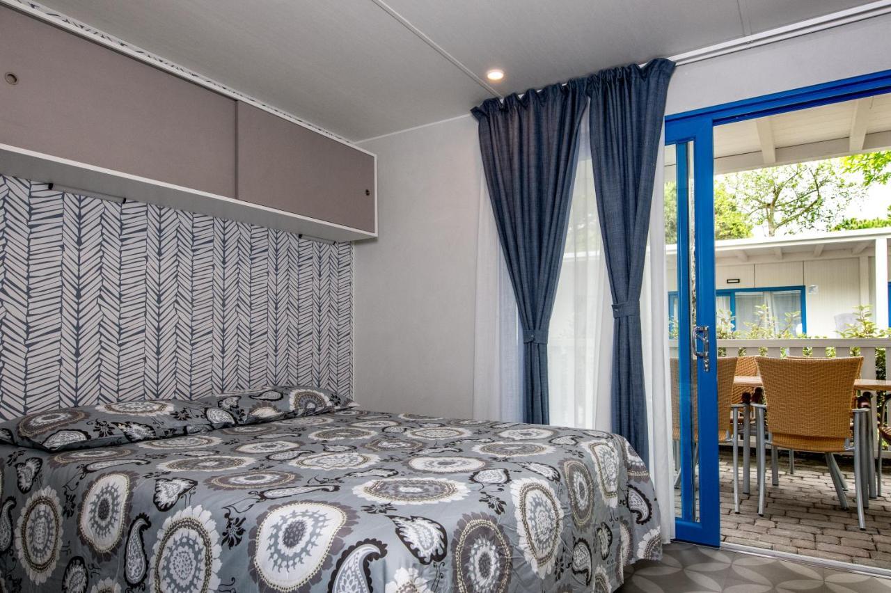 Mobile Home,933401872:JPEG