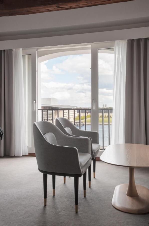 Tower Suite,942987688:JPEG