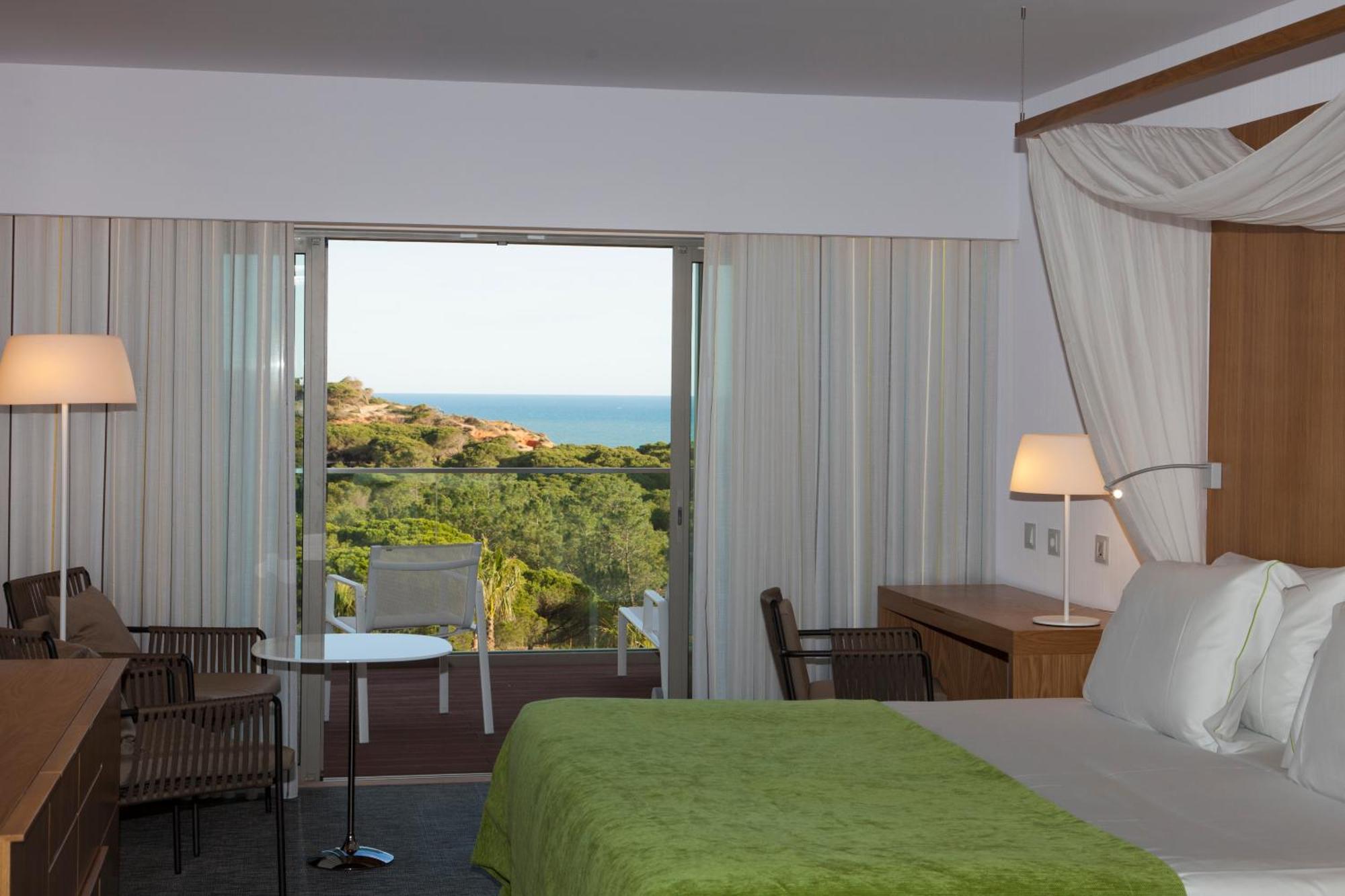 Deluxe Room – Ocean View