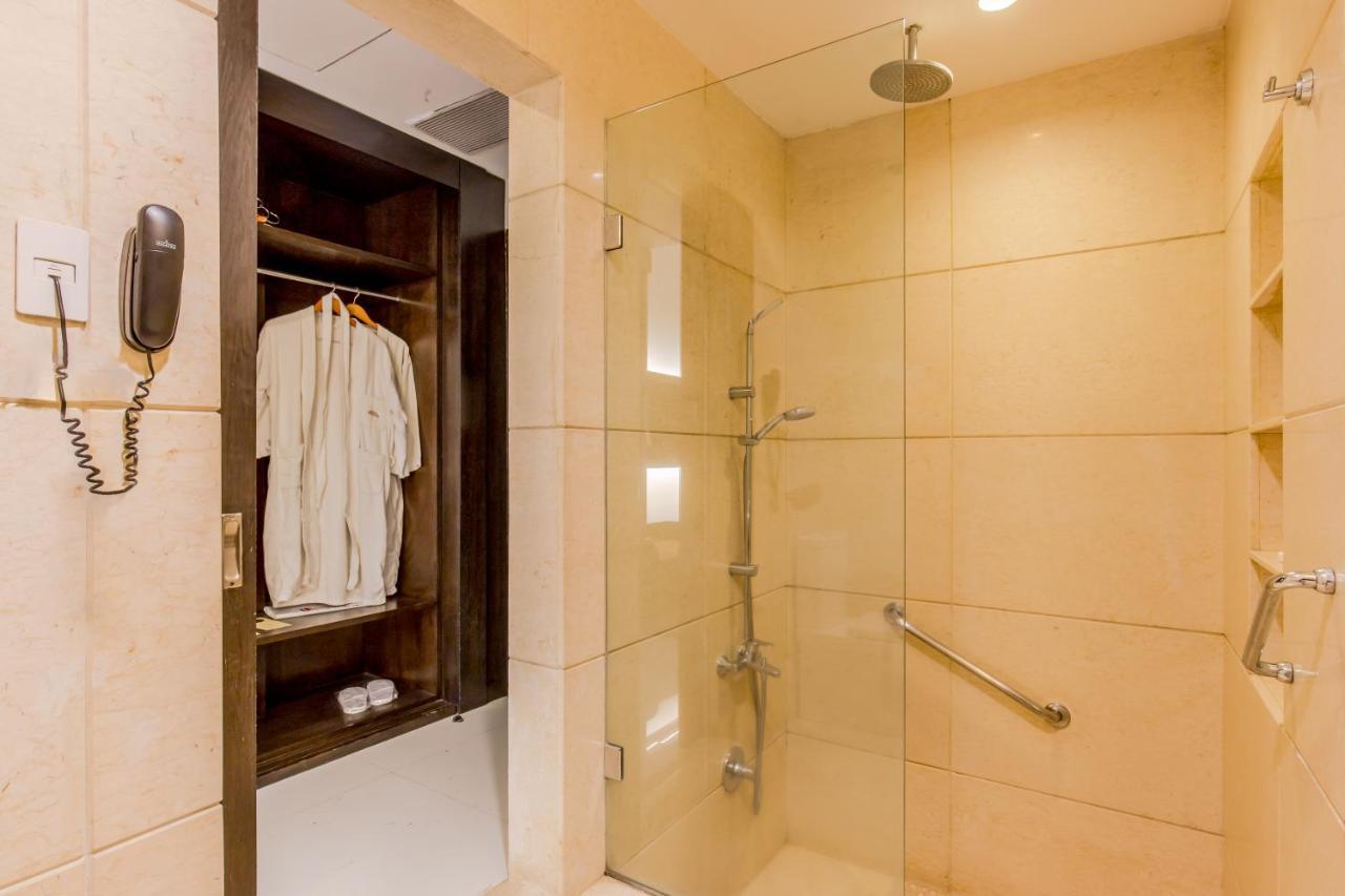 Executive King Or Twin Top Floor Rooms access to Steam Jacuzzi & Gym