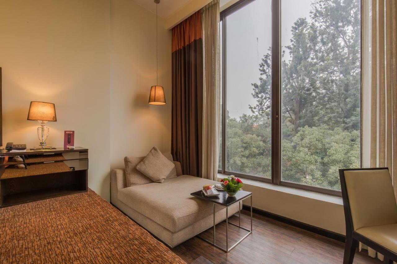 Executive King Or Twin Top Floor Rooms access to Steam Jacuzzi & Gym