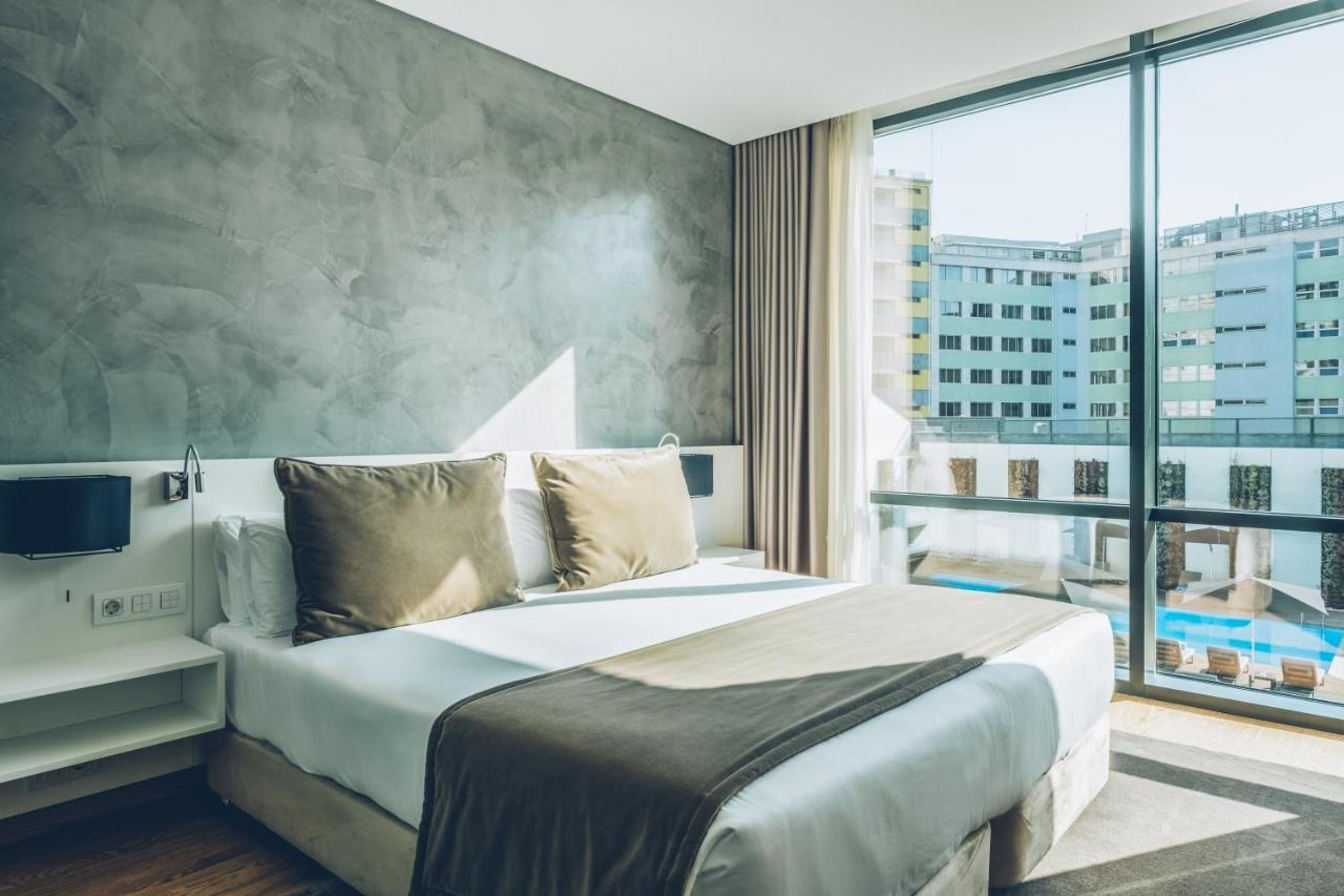 Quarto Duplo com Vista Piscina