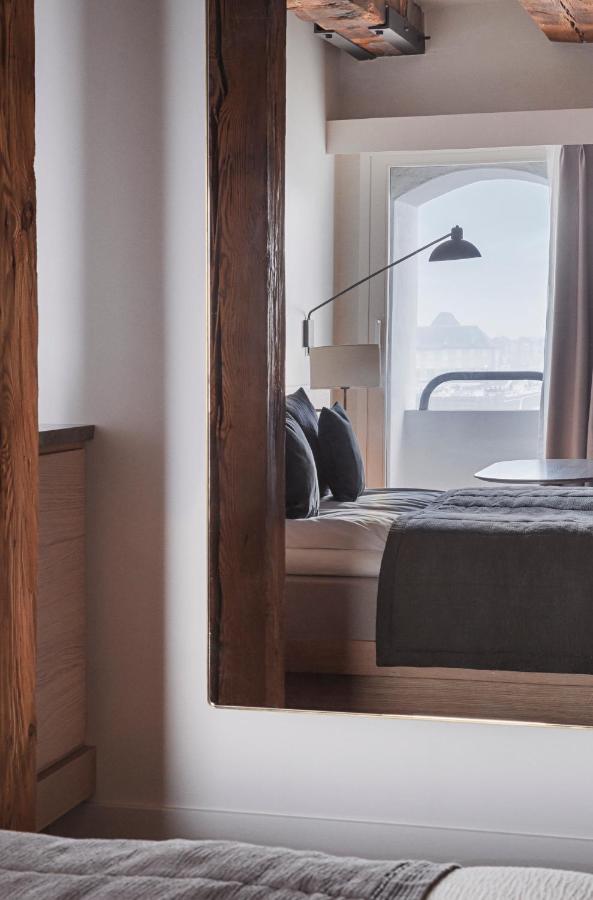 Deluxe Waterfront,993430669:JPEG