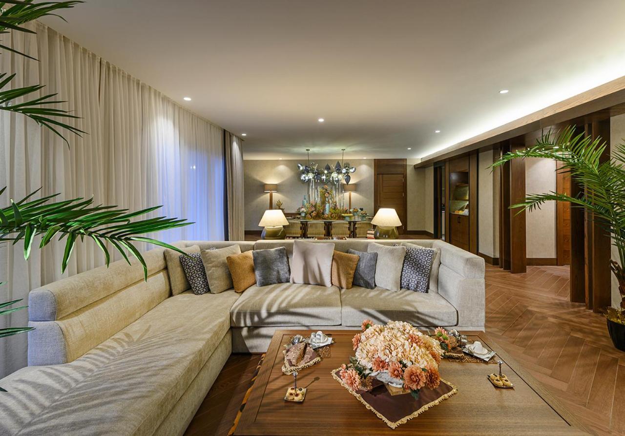 Presidential Suite King Size Bed Forest View
