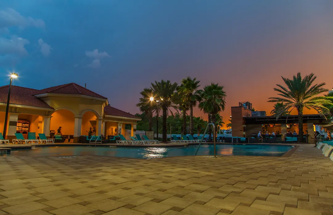 The Point Hotel & Suites Universal-1