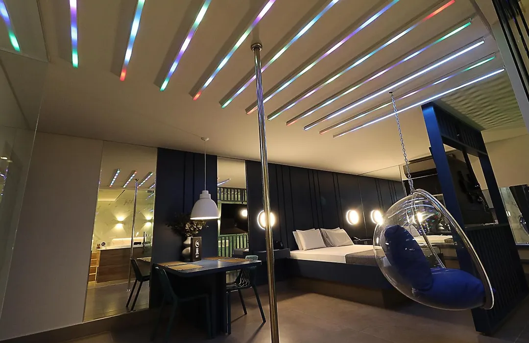 Motel Mood-1