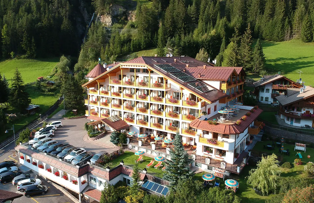 Hotel Cesa Tyrol-1