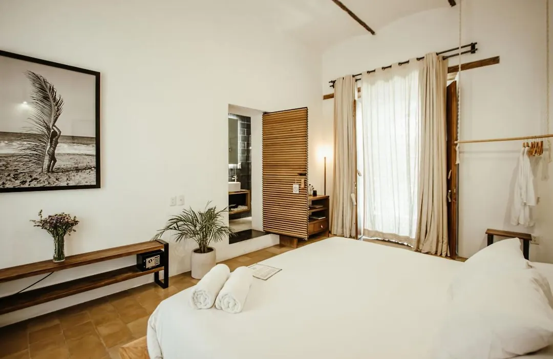 Hotel Sin Nombre-1