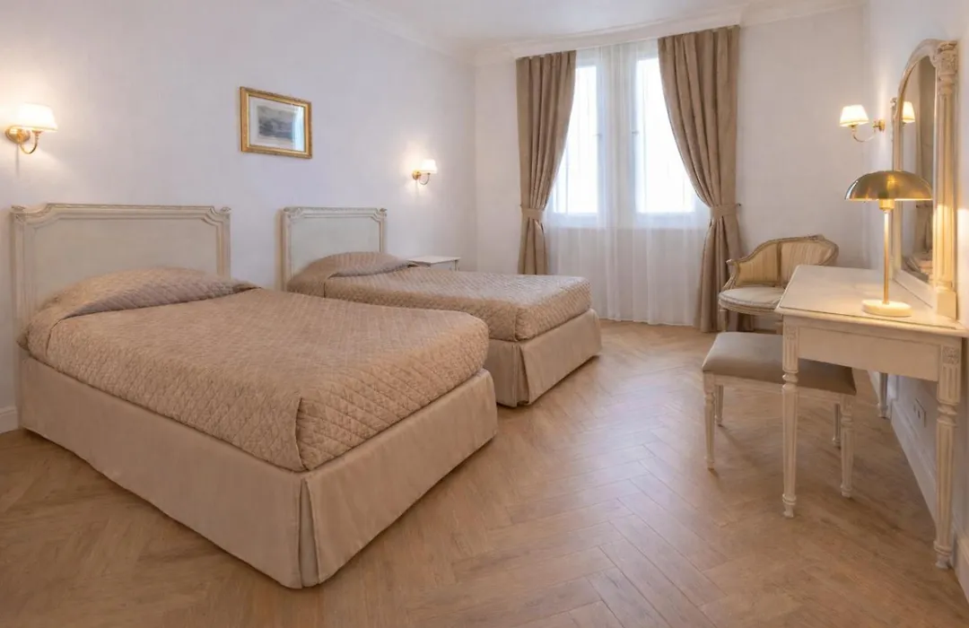 Grand Hotel Moderne-1